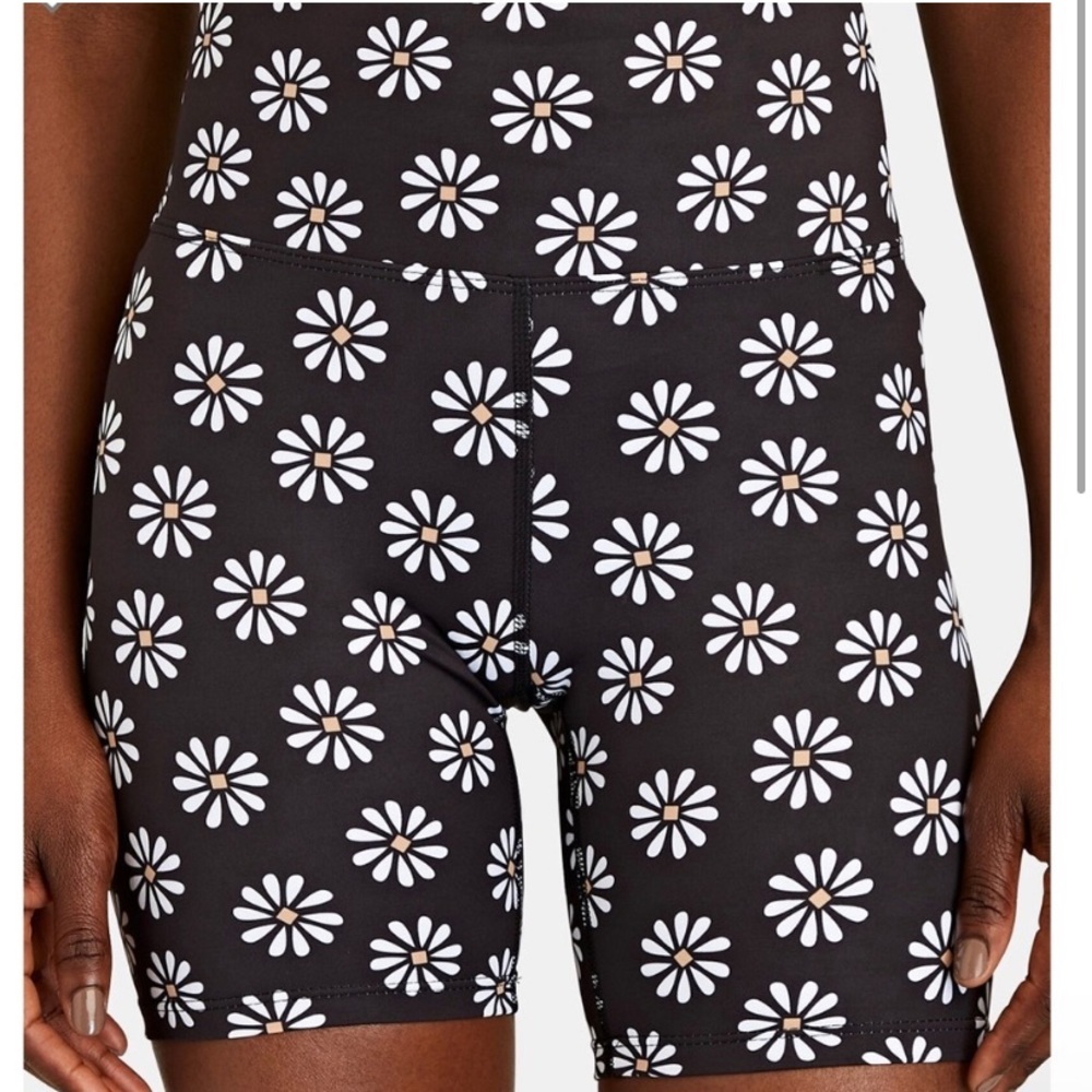 Daisy print biker shorts